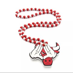 (1) Chicago bulls necklace